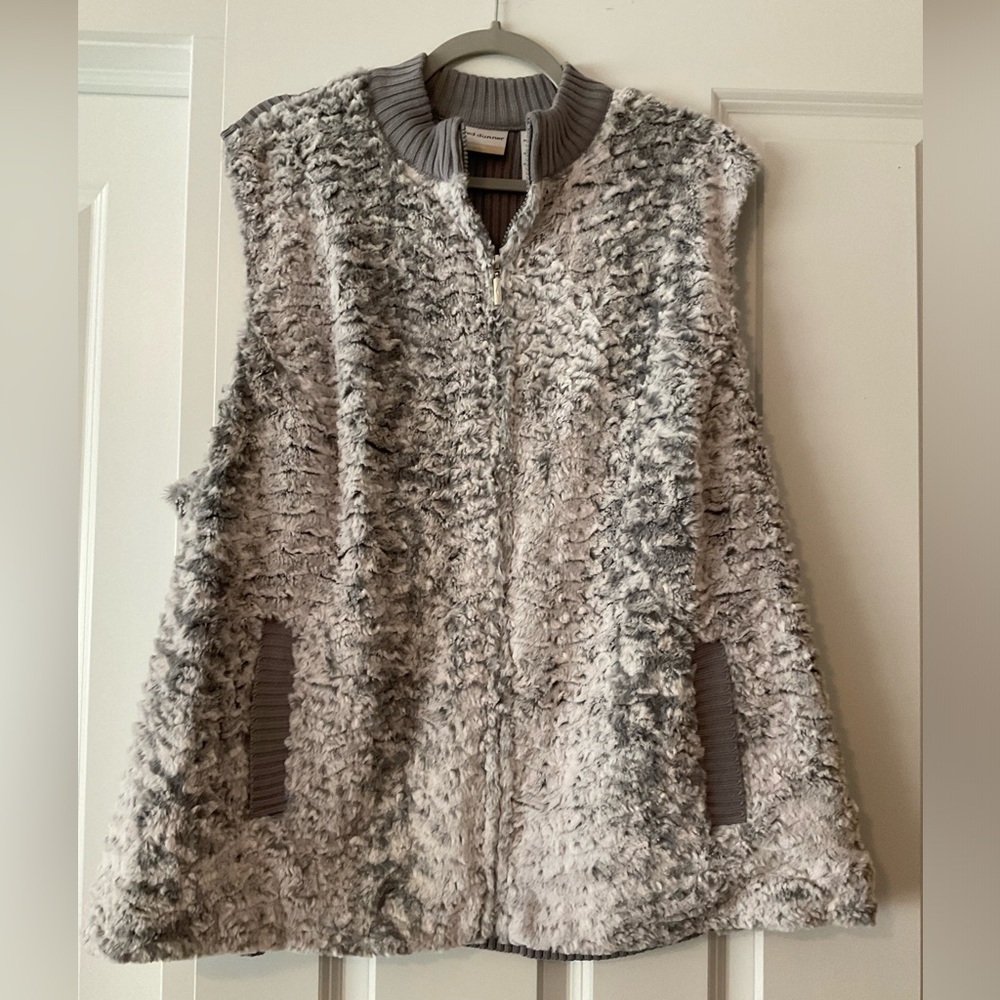 Alfred Dunner 22W Faux Fur vest with pockets